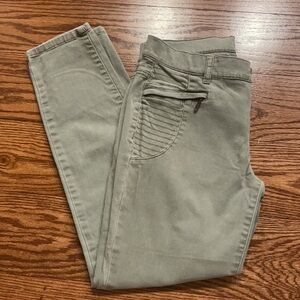 SOHO ANKLE LEGGING JEANS, DISTRESSED LIGHT ARMY GREEN. Cotton stretch size 4